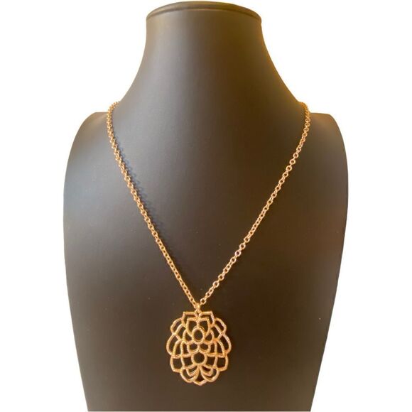 Avon Vintage Bright Gold Tone Pendant Statement Necklace. - Picture 1 of 6